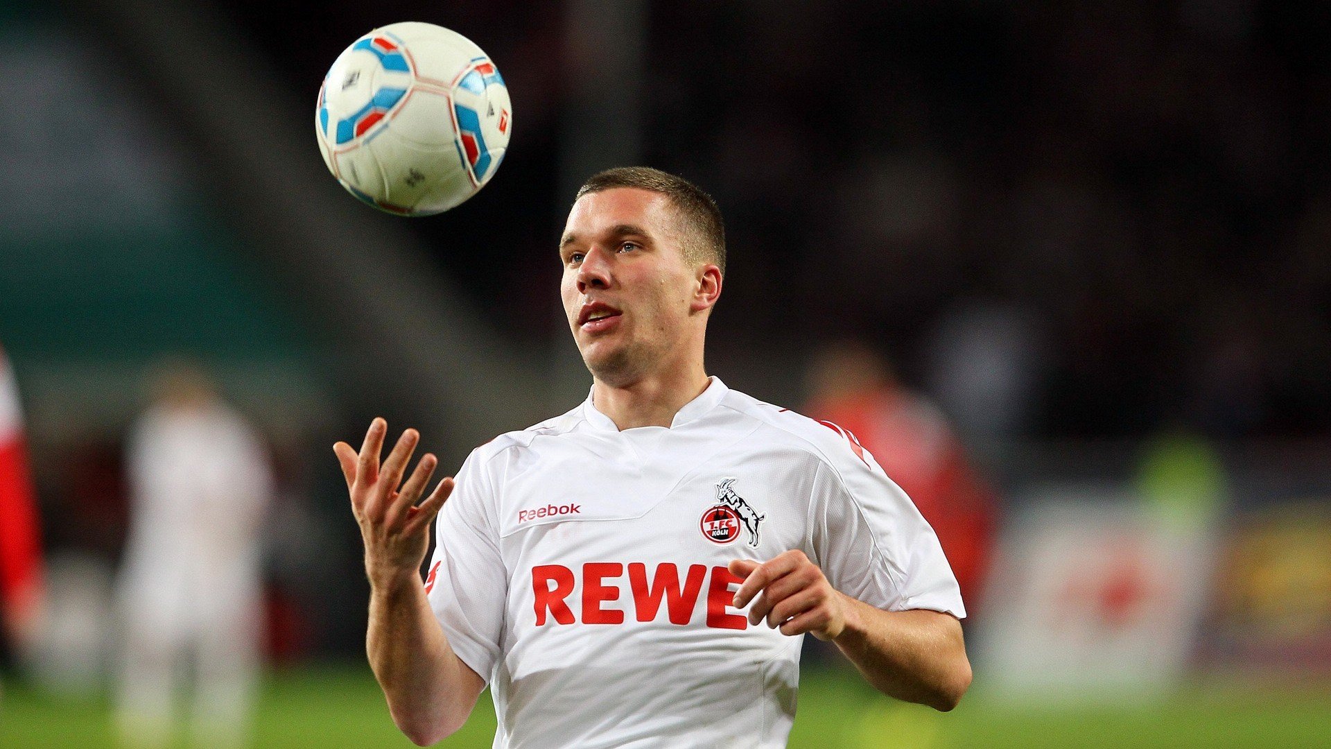 “中国足球运动员首次入驻国际联赛,开启海外征程”,中国有哪些足球运动员在国外联赛